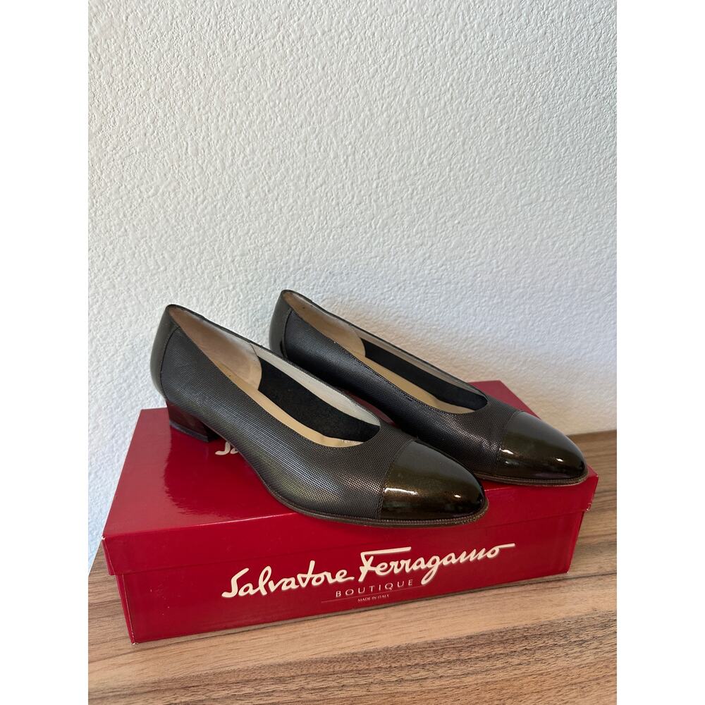 Salvatore Ferragamo Pablo Dark Bronze Pebble Calf Leather Pumps – Size 7 B
